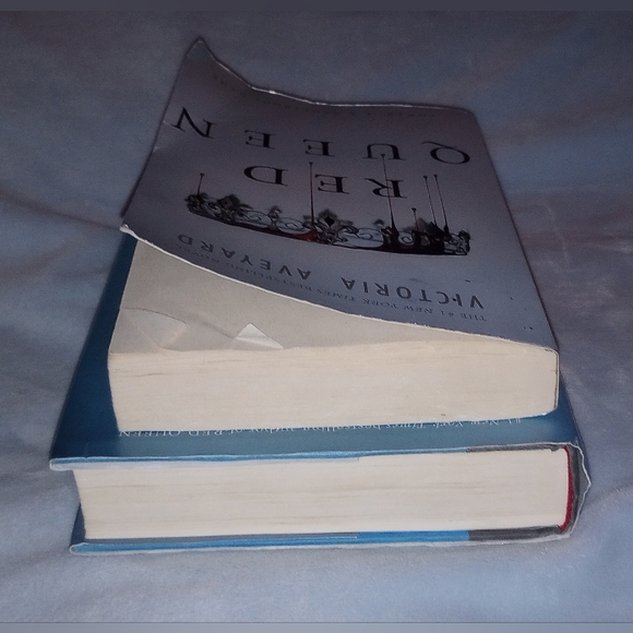 Red Queen Glass Sword by Victoria Aveyard - Picture 6 of 9